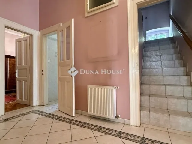 Eladó ház Budapest XVI. kerület 220 nm