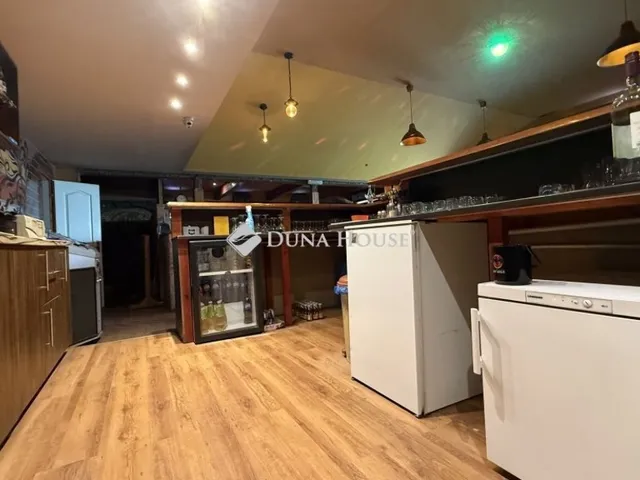 Eladó kereskedelmi és ipari ingatlan Szombathely, Oladi lakótelep 159 nm