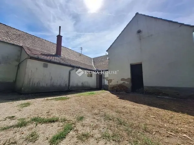 Eladó kereskedelmi és ipari ingatlan Szany 221 nm