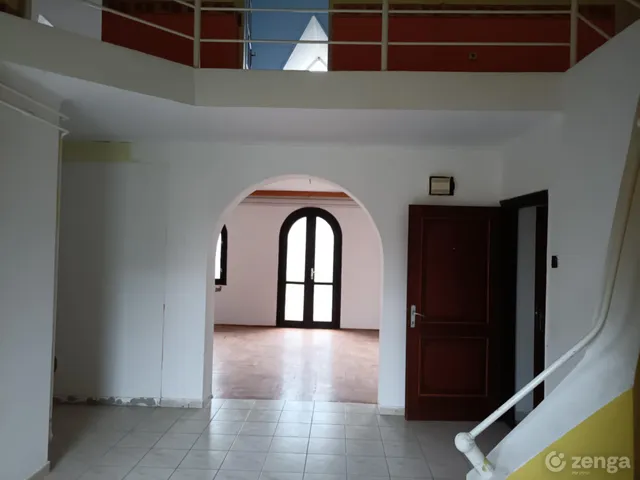 Eladó ház Tolna, Mözs 300 nm