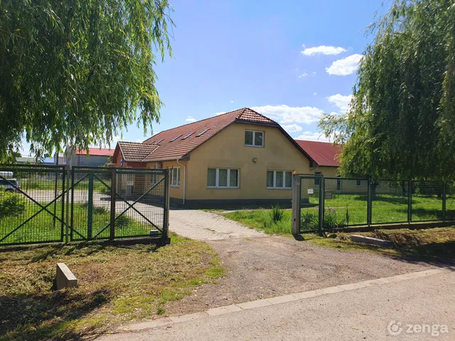 Eladó kereskedelmi és ipari ingatlan Aszód, Ipari park 700 nm