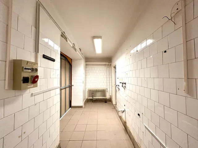 Eladó kereskedelmi és ipari ingatlan Komárom 403 nm