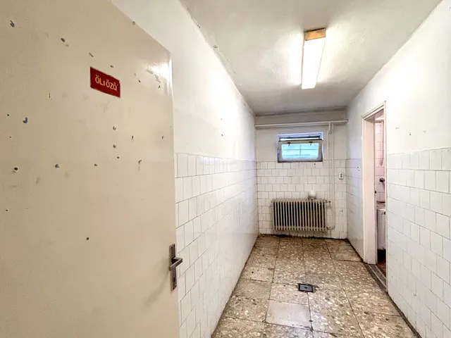Eladó kereskedelmi és ipari ingatlan Komárom 403 nm