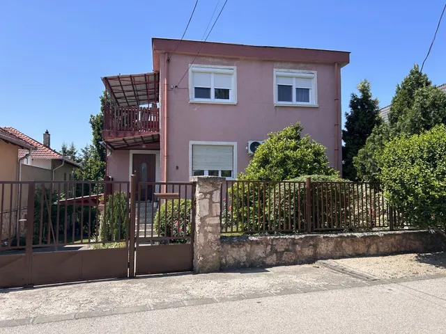 Eladó ház Komárom 83 nm