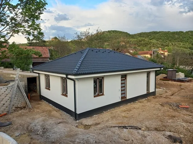 Eladó ház Komárom 78 nm