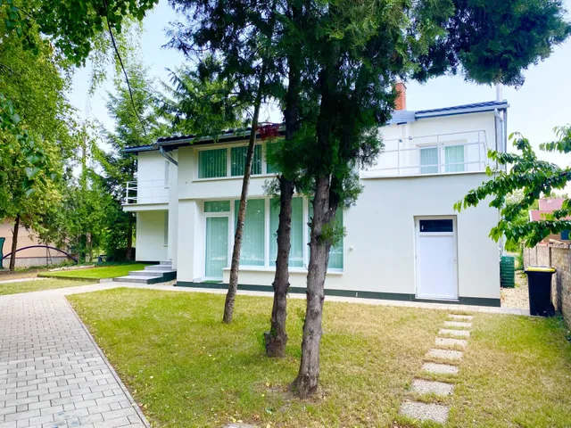 Kiadó ház Komárom 197 nm