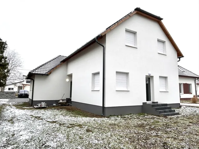 Eladó ház Komárom 94 nm