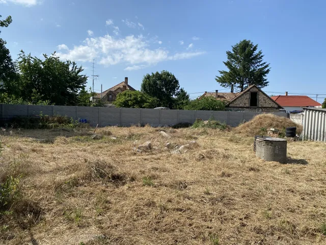 Eladó telek Ács 520 nm