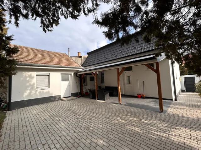 Eladó ház Komárom 87 nm