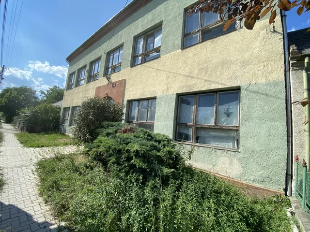 Eladó ház Komárom 292 nm