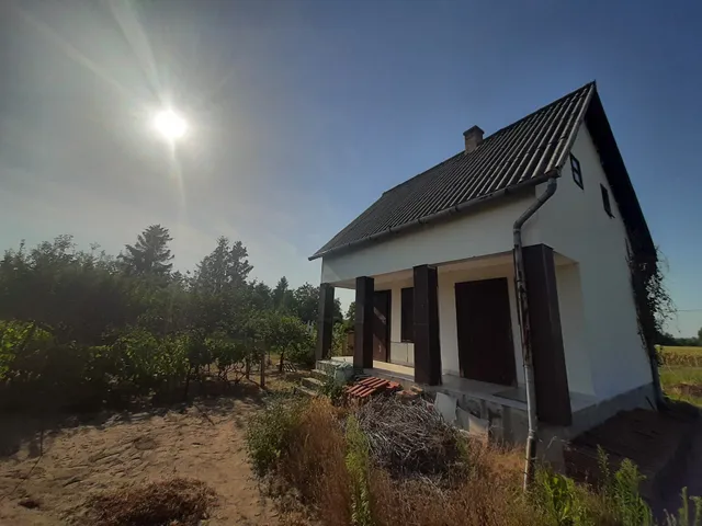 Eladó üdülő és hétvégi ház Komárom 25 nm