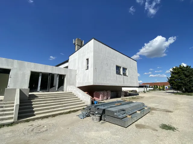 Eladó kereskedelmi és ipari ingatlan Komárom 610 nm