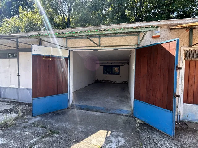 Kiadó garázs Komárom 17 nm