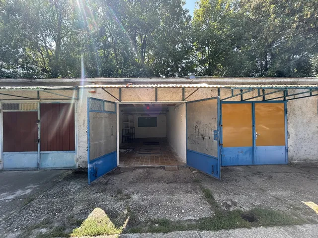 Kiadó garázs Komárom 17 nm