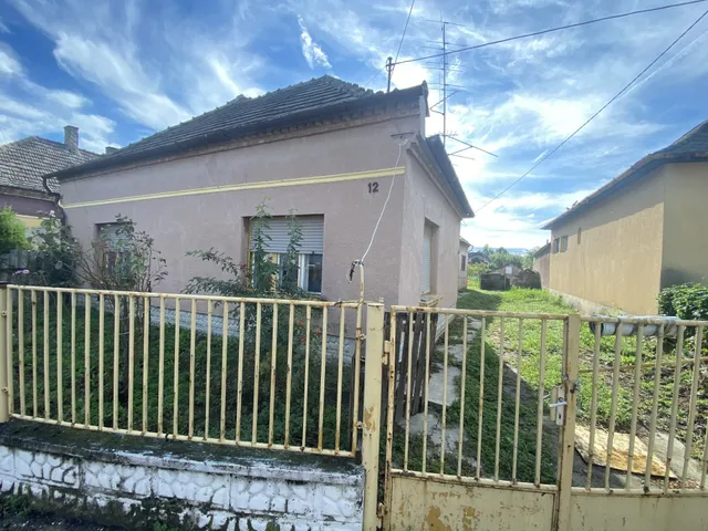 Eladó ház Ács 127 nm