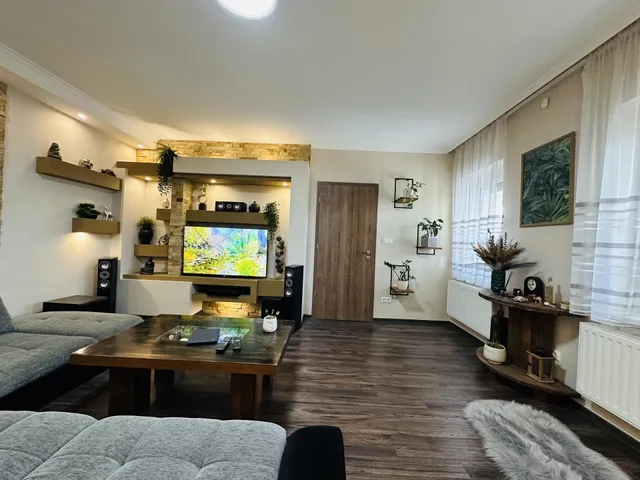 Eladó ház Ács 166 nm