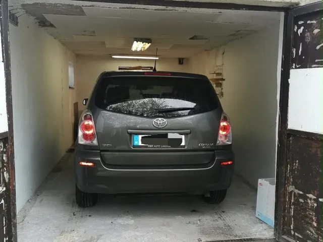 Eladó garázs Komárom 18 nm