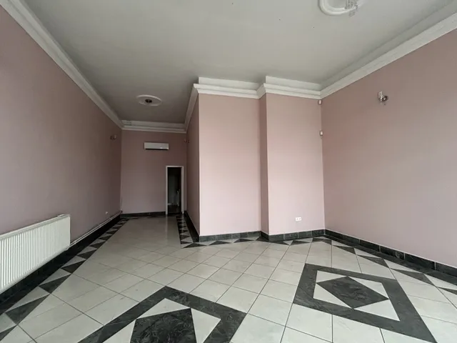 Kiadó kereskedelmi és ipari ingatlan Komárom 50 nm