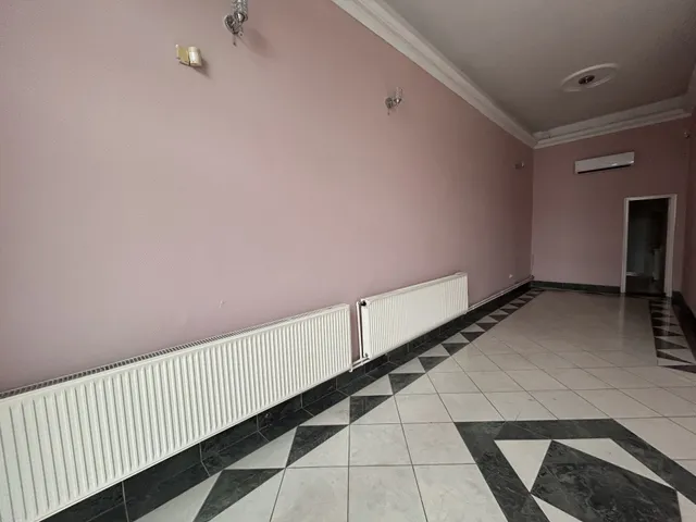 Kiadó kereskedelmi és ipari ingatlan Komárom 50 nm