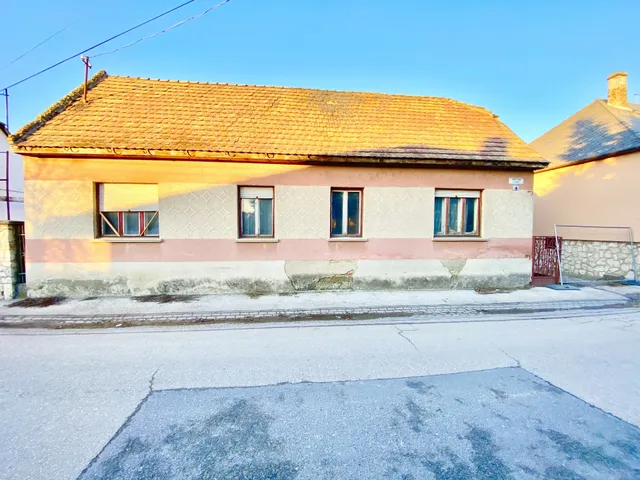 Eladó ház Komárom 91 nm