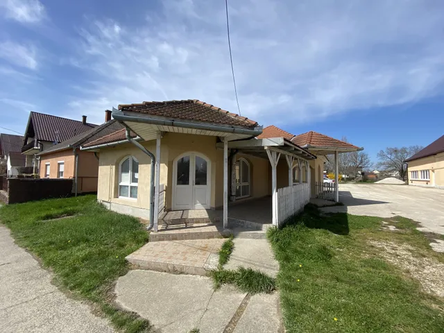 Kiadó kereskedelmi és ipari ingatlan Bana 80 nm