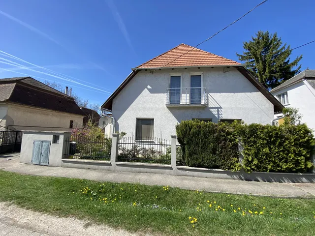 Kiadó ház Komárom 175 nm