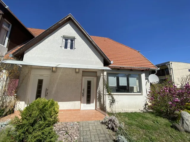 Kiadó ház Komárom 175 nm