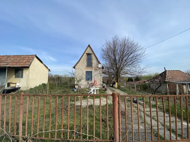 Eladó mezőgazdasági ingatlan Komárom 40 nm