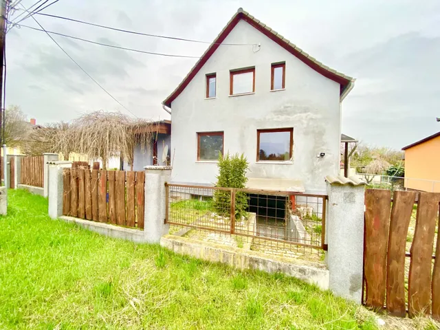 Eladó ház Komárom 220 nm