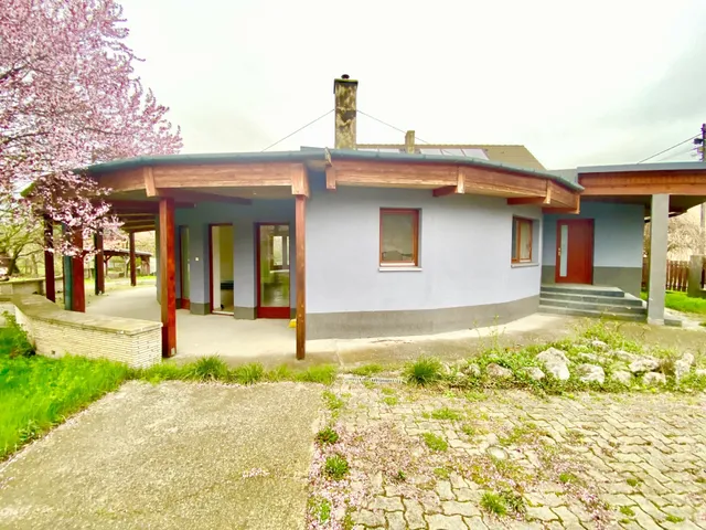 Eladó ház Komárom 220 nm