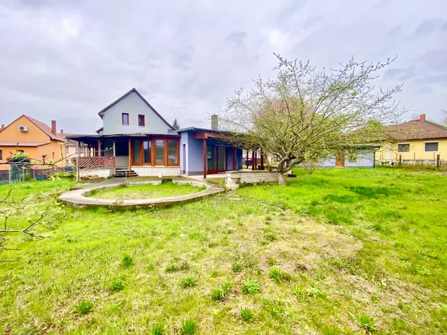 Eladó ház Komárom 220 nm