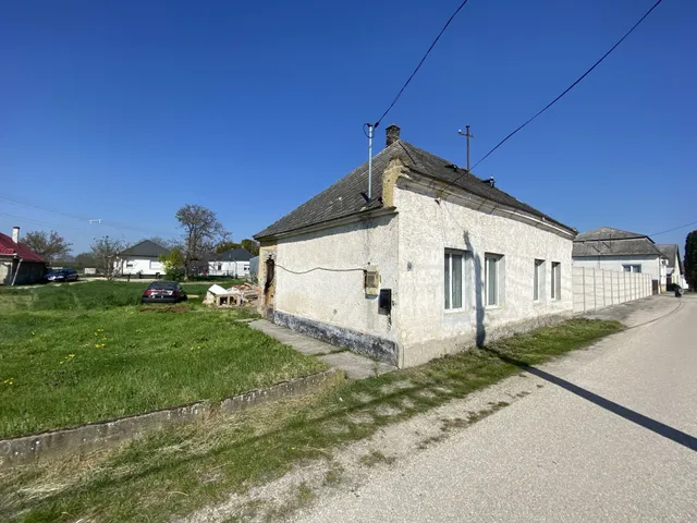 Eladó ház Komárom 90 nm