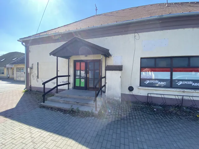 Kiadó kereskedelmi és ipari ingatlan Komárom 180 nm