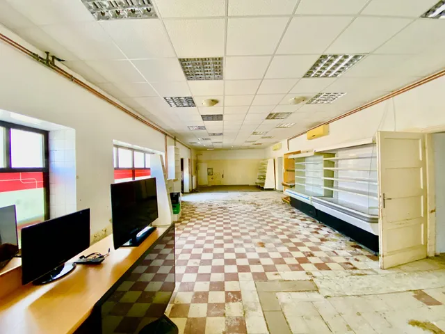 Kiadó kereskedelmi és ipari ingatlan Komárom 180 nm