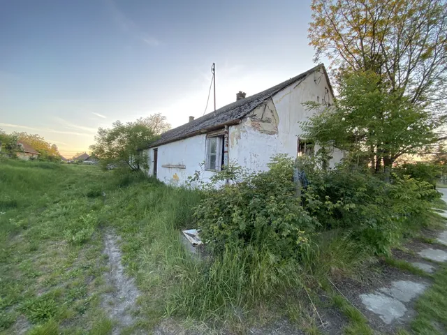 Eladó ház Ács, Gyóni Géza u. 80 nm