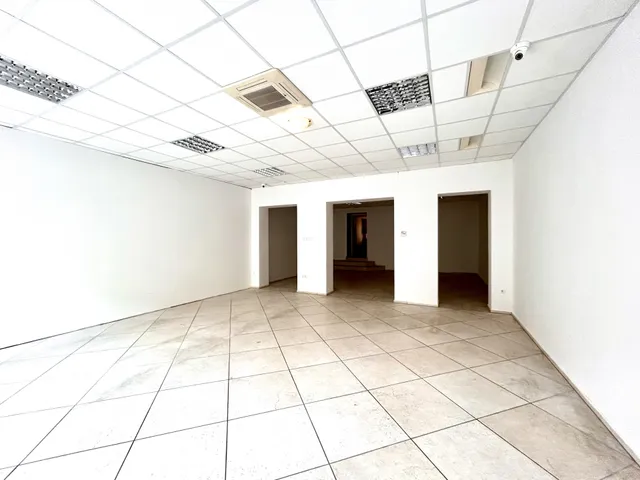 Kiadó kereskedelmi és ipari ingatlan Komárom, Igmándi út 113 nm