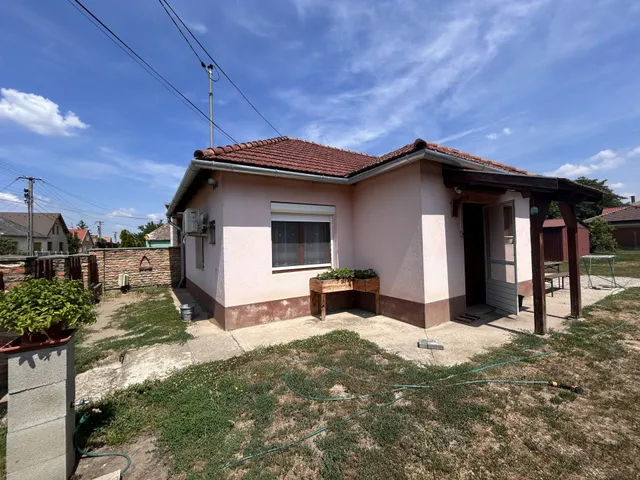 Eladó ház Ács, Vörösmarty u. 50 nm