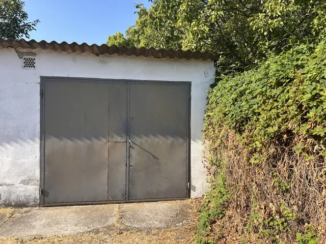 Kiadó garázs Komárom 17 nm