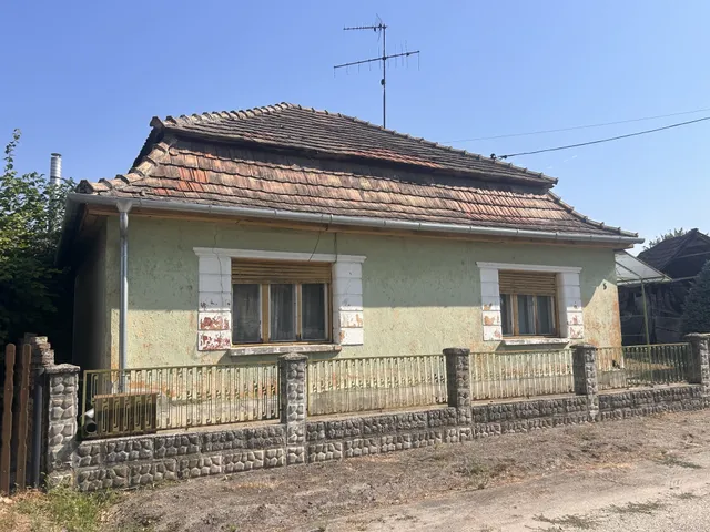 Eladó ház Ács 66 nm