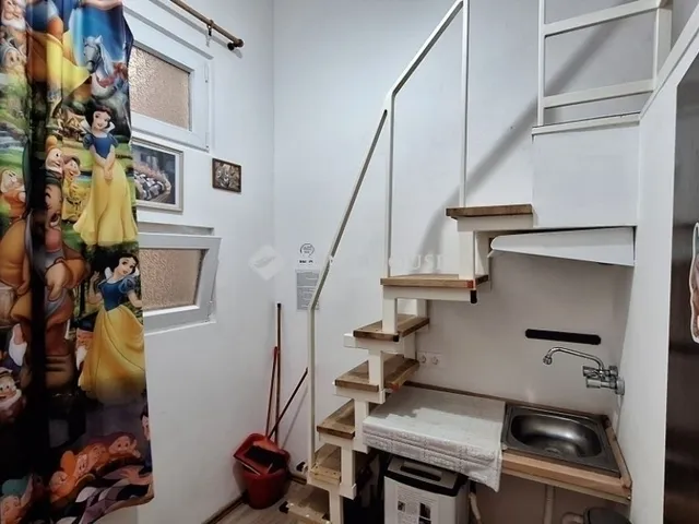 Eladó lakás Budapest VIII. kerület, II. János Pál pápa tér 76 nm