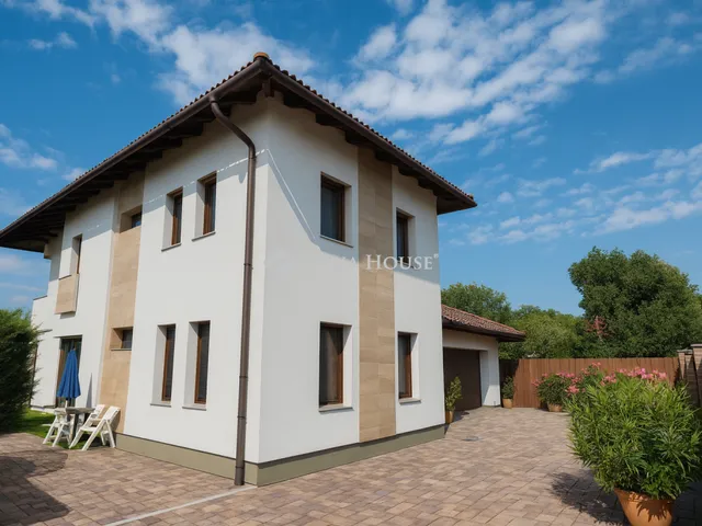 Eladó ház Fót 260 nm