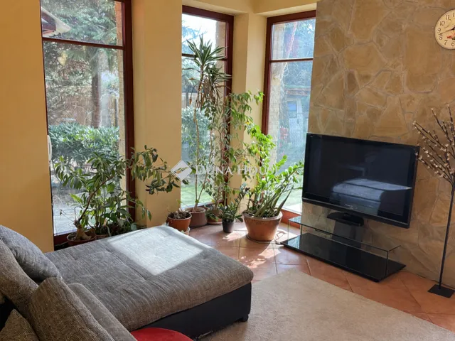 Eladó ház Budapest III. kerület, Aranyhegy 240 nm