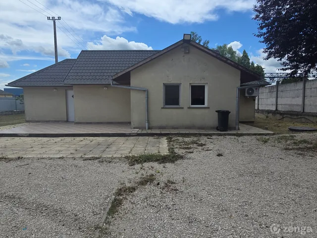 Eladó kereskedelmi és ipari ingatlan Dabas, Sári 70 nm