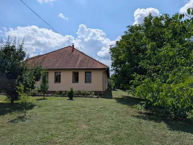 Eladó üdülő és hétvégi ház Szatmárcseke 360 nm