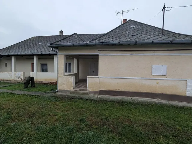 Eladó ház Zsarolyán 95 nm