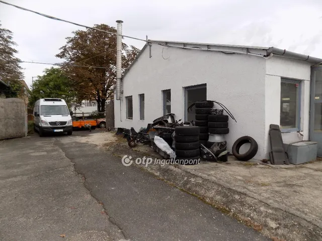 Eladó kereskedelmi és ipari ingatlan Pápa 6641 nm