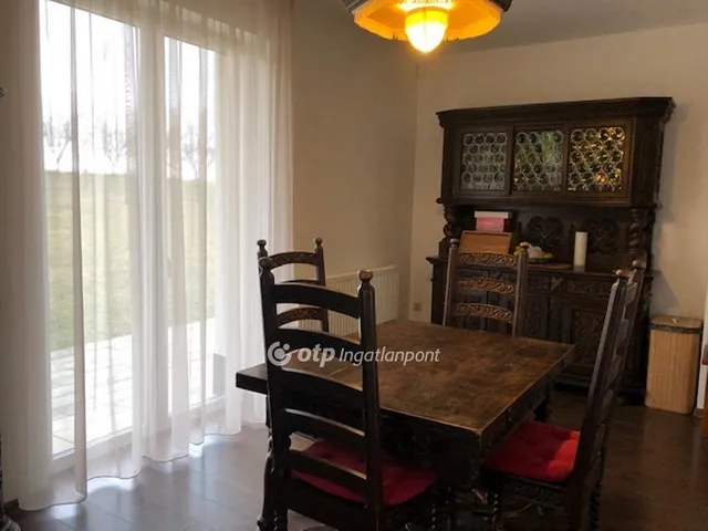 Eladó ház Veszprémvarsány 215 nm