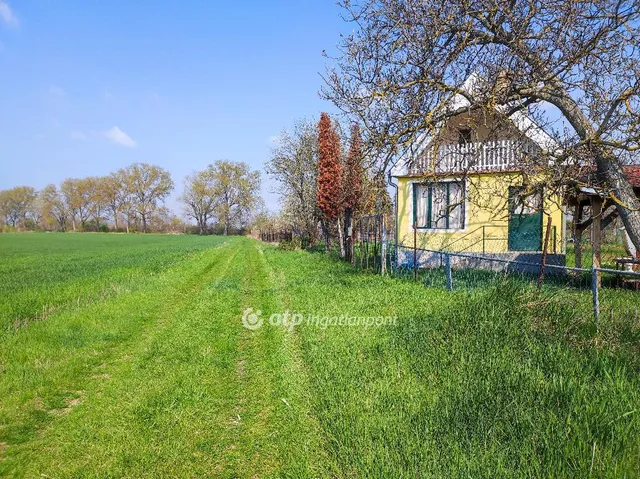 Eladó telek Győr 2423 nm