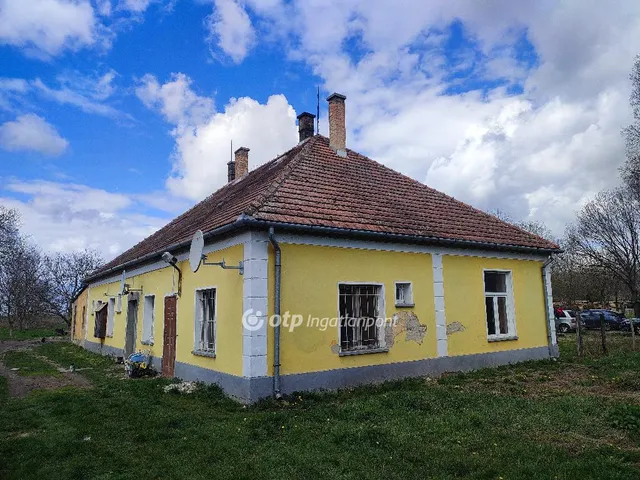 Eladó üdülő és hétvégi ház Bőny 208 nm