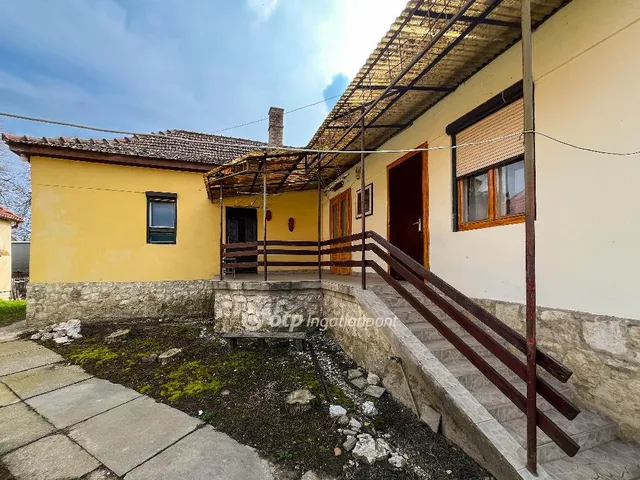 Eladó ház Pápateszér 133 nm